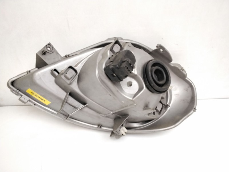 Recambio de faro derecho para opel vivaro referencia OEM IAM 7700311372 91165720 