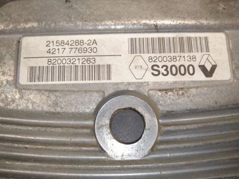 Recambio de centralita motor uce para renault megane ii sedán (lm0/1_) 1.6 16v (lm1r, lm0c) referencia OEM IAM 8200387138  