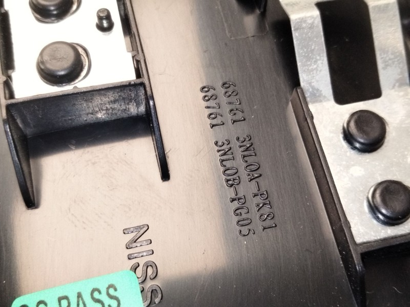 Recambio de aireador izquierdo para nissan leaf (ze0) electric referencia OEM IAM 3NL0APK81  