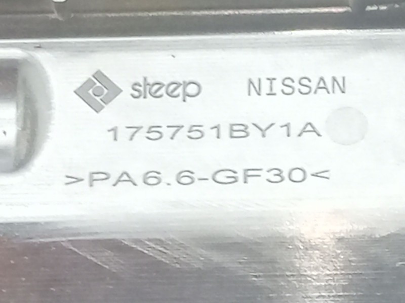 Recambio de tapa motor para infiniti ex 30d referencia OEM IAM 175751BY1A  