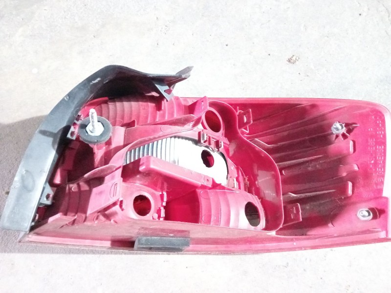Recambio de piloto trasero izquierdo para audi a3 (8p) 1.6 tdi ambiente referencia OEM IAM 8P0945095  