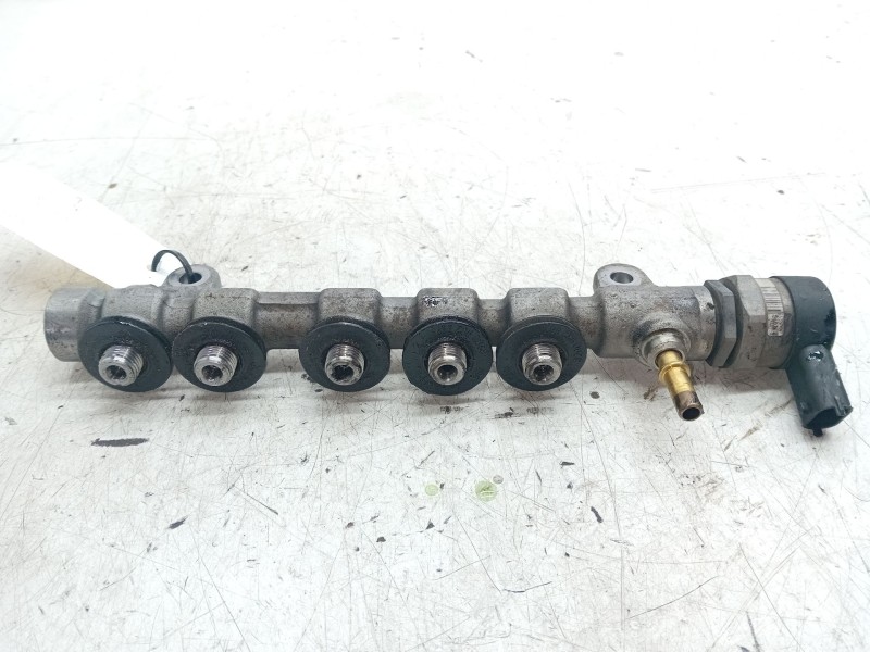 Recambio de rampa inyectora para infiniti ex 30d referencia OEM IAM 8201004394  