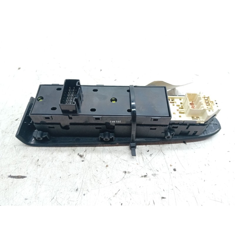Recambio de mando elevalunas delantero izquierdo para kia sportage iii (sl) 1.7 crdi referencia OEM IAM   