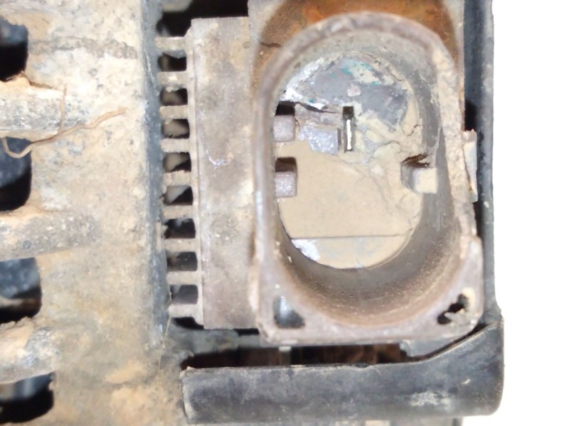 Recambio de alternador para kia sportage iii (sl) 1.7 crdi referencia OEM IAM 373002A700  