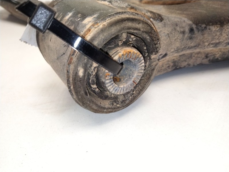 Recambio de brazo suspension inferior trasero izquierdo para kia sportage iii (sl) 1.7 crdi referencia OEM IAM   