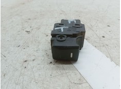 Recambio de mando elevalunas trasero derecho para kia sportage iii (sl) 1.7 crdi referencia OEM IAM 935751H000  