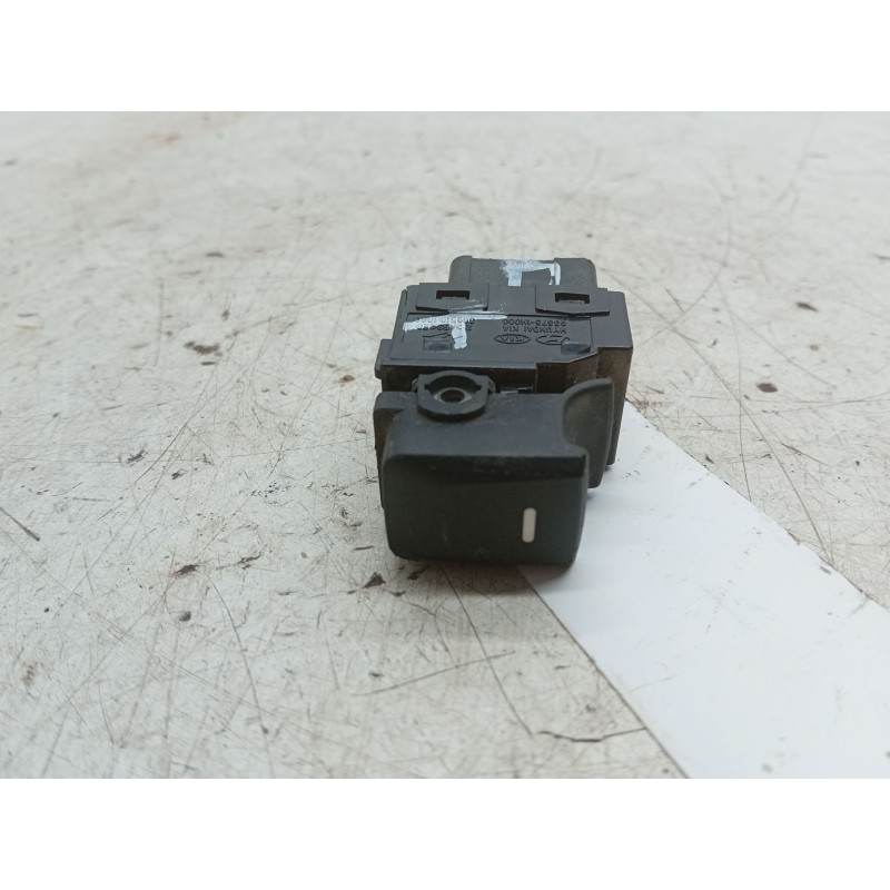 Recambio de mando elevalunas trasero derecho para kia sportage iii (sl) 1.7 crdi referencia OEM IAM 935751H000  