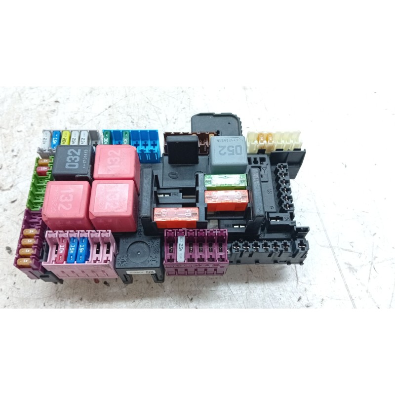 Recambio de caja reles para mercedes-benz clase c (w205) c 220 bluetec / d (205.002, 205.004) referencia OEM IAM A2059068501  