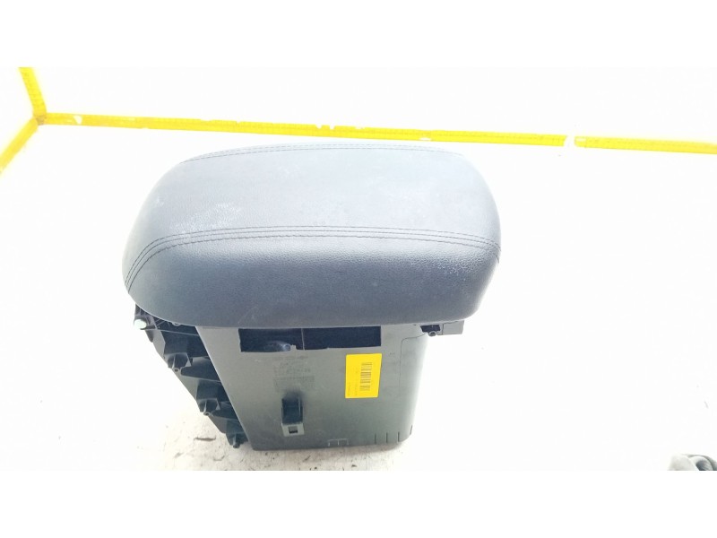 Recambio de reposabrazos para kia sportage iii (sl) 1.7 crdi referencia OEM IAM 846813U030  