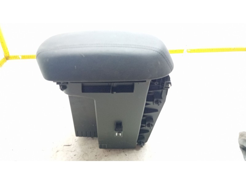 Recambio de reposabrazos para kia sportage iii (sl) 1.7 crdi referencia OEM IAM 846813U030  