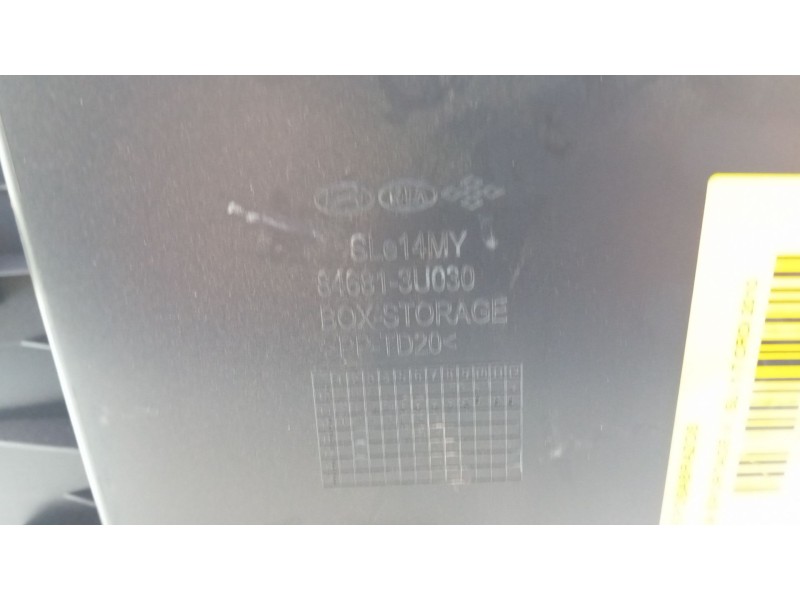 Recambio de reposabrazos para kia sportage iii (sl) 1.7 crdi referencia OEM IAM 846813U030  