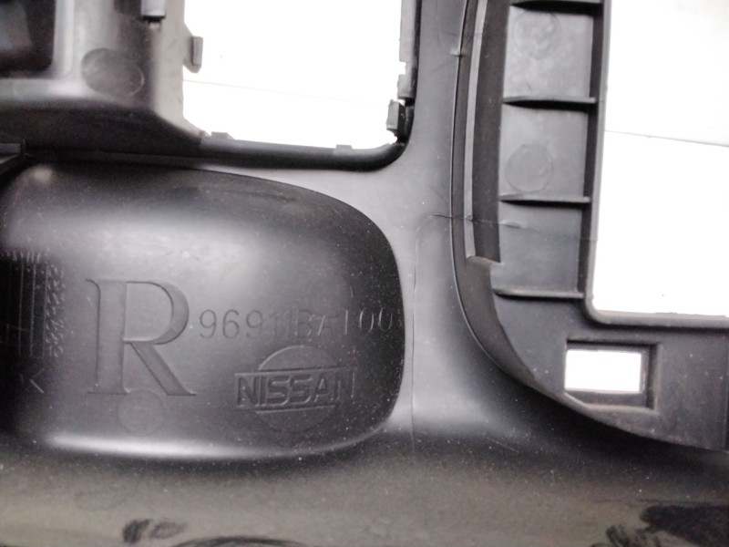Recambio de apoyabrazos central para nissan primera berlina (p12) referencia OEM IAM 96911BA100  