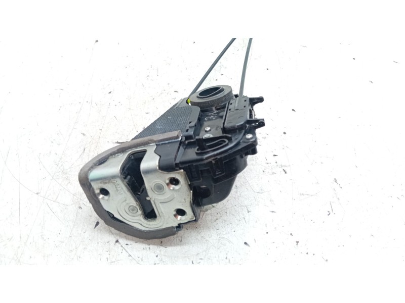 Recambio de cerradura puerta trasera izquierda para toyota yaris active referencia OEM IAM   