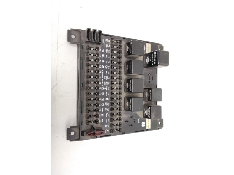 Recambio de caja fusibles para nissan atleon 210 referencia OEM IAM 01501188-1  