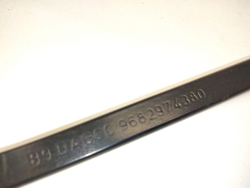 Recambio de brazo limpia delantero izquierdo para peugeot partner tepee 1.6 bluehdi 100 referencia OEM IAM 9672974380  