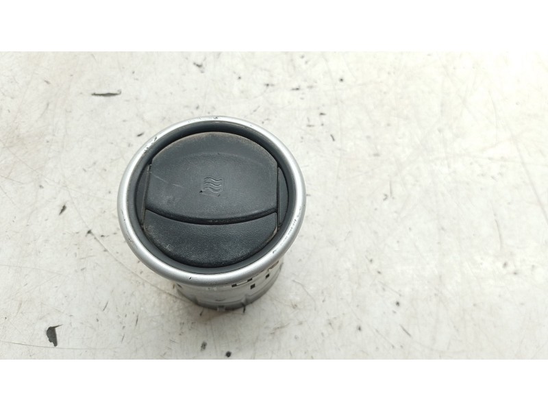 Recambio de aireador central para peugeot partner tepee 1.6 bluehdi 100 referencia OEM IAM 9680899377  