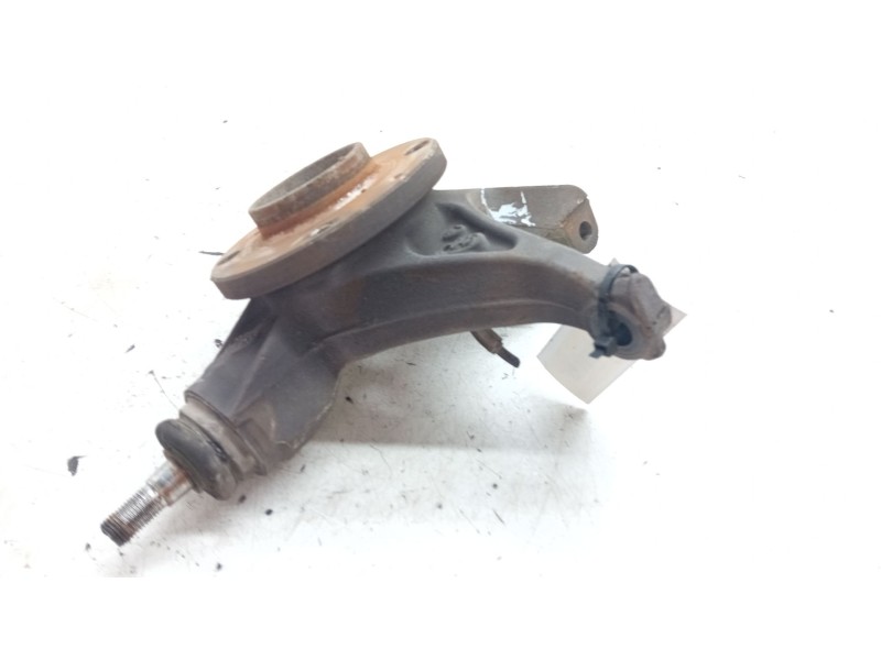 Recambio de mangueta delantera izquierda para peugeot partner tepee 1.6 bluehdi 100 referencia OEM IAM   