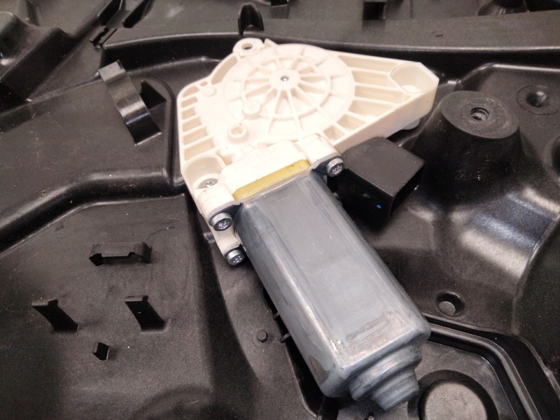 Recambio de elevalunas trasero derecho para mercedes-benz cla coupé (c117) cla 220 cdi / d (117.303) referencia OEM IAM A1177302