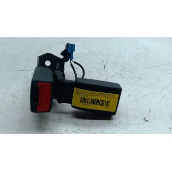 ENGANCHE CINTURON TRASERO CENTRAL A1768600469 