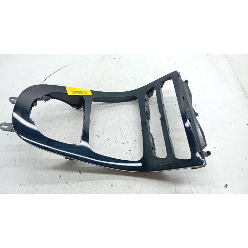 Recambio de consola central para mercedes-benz clase e (w213) e 220 d (213.004) referencia OEM IAM A2138100815  