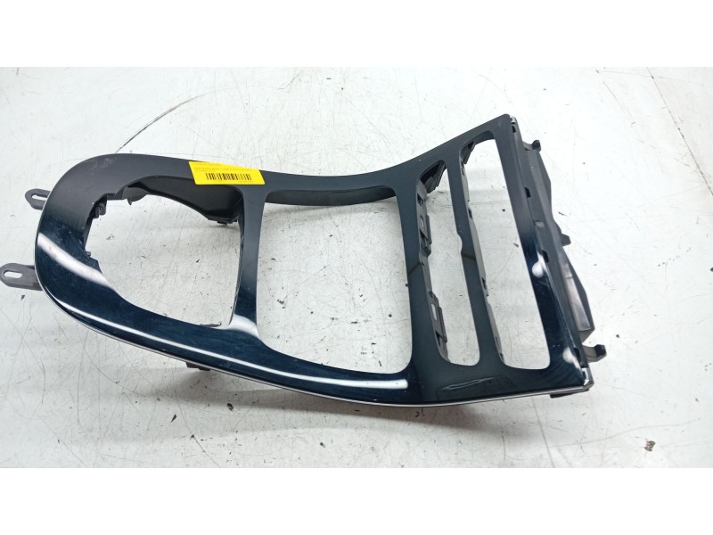 Recambio de consola central para mercedes-benz clase e (w213) e 220 d (213.004) referencia OEM IAM A2138100815  
