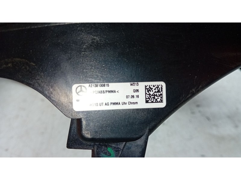 Recambio de consola central para mercedes-benz clase e (w213) e 220 d (213.004) referencia OEM IAM A2138100815  