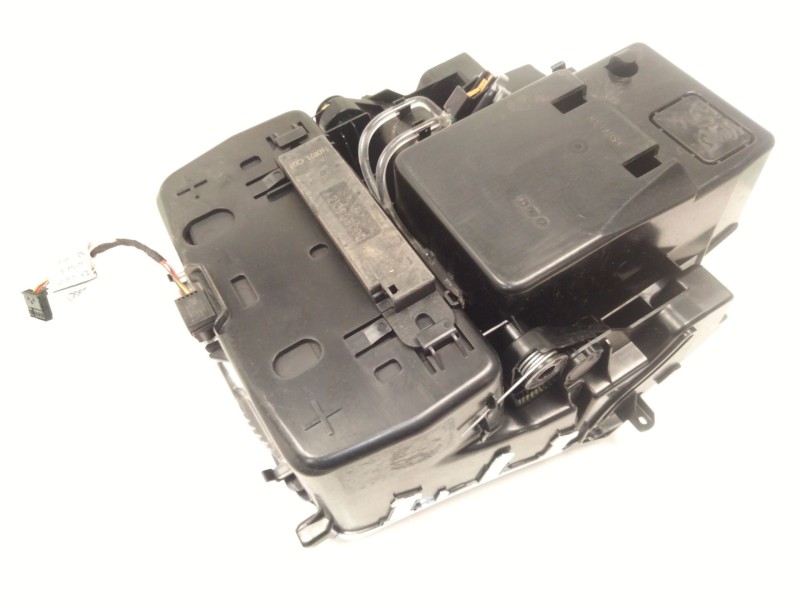 Recambio de consola central para mercedes-benz clase e (w213) e 220 d (213.004) referencia OEM IAM A2136806600  