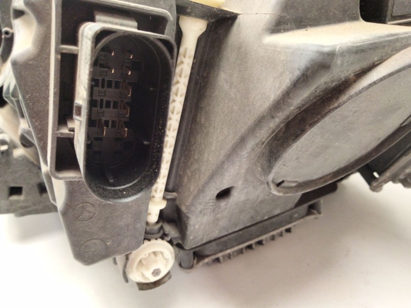 Recambio de faro xenon derecho para mercedes-benz clase e (w213) e 220 d (213.004) referencia OEM IAM A2139061804  