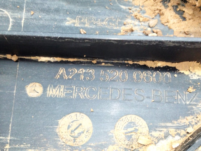 Recambio de panel protector para mercedes-benz clase e (w213) e 220 d (213.004) referencia OEM IAM A2135200600  