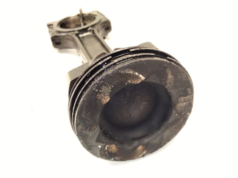 Recambio de piston para mercedes-benz clase b sports tourer (w247) b 180 d (247.003) referencia OEM IAM   