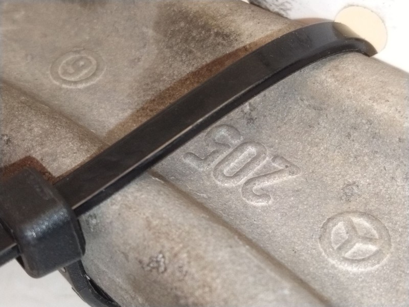 Recambio de brazo suspension superior delantero derecho para mercedes-benz clase e (w213) e 220 d (213.004) referencia OEM IAM 2