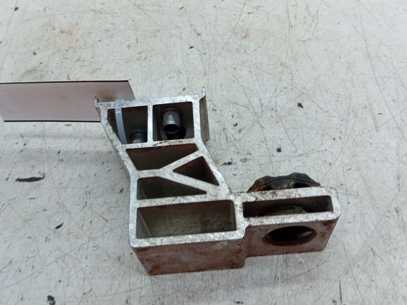 Recambio de puntera chasis delantera izquierda para mercedes-benz clase e (w213) e 220 d (213.004) referencia OEM IAM A213501083