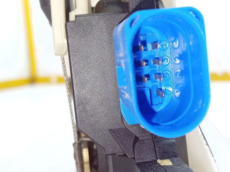 Recambio de cerradura puerta trasera izquierda para volkswagen golf v (1k1) 1.9 tdi referencia OEM IAM 7L0839015  