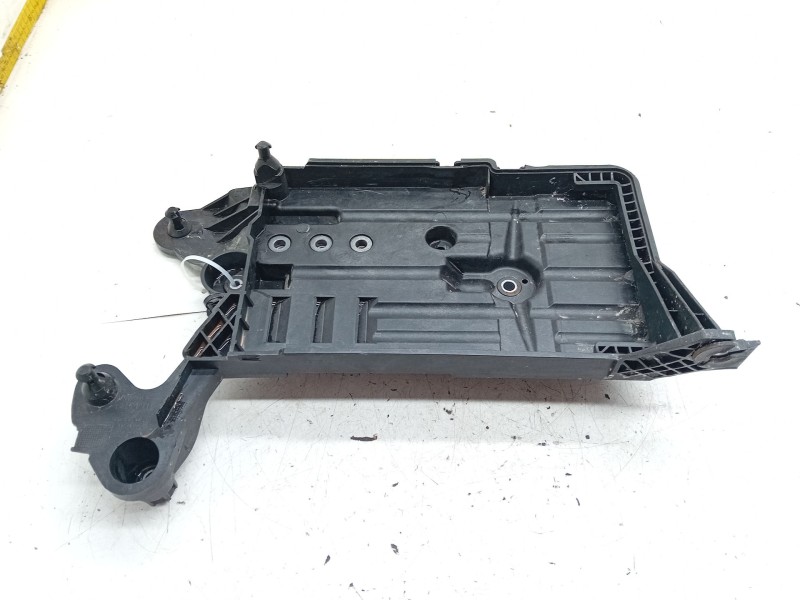 Recambio de soporte bateria para volkswagen t-roc (a11, d11) 1.5 tsi referencia OEM IAM 5Q0915331K  