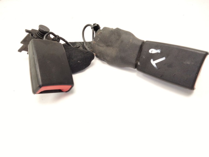 Recambio de enganche cinturon trasero derecho para mercedes-benz clase e (w213) e 220 d (213.004) referencia OEM IAM A2138600669