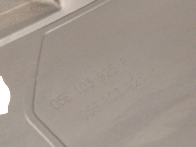 Recambio de tapa motor para volkswagen t-roc (a11, d11) 1.5 tsi referencia OEM IAM 05E103925  