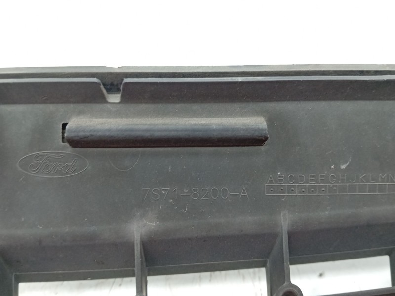 Recambio de rejilla delantera para ford mondeo iv (ba7) 2.0 tdci referencia OEM IAM 7S718200A  