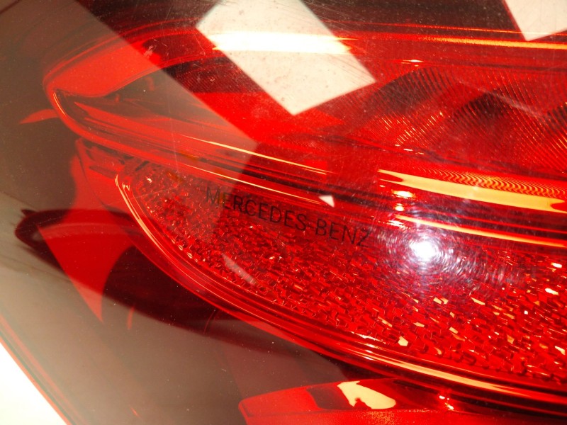 Recambio de piloto trasero izquierdo para mercedes-benz clase e (w213) e 220 d (213.004) referencia OEM IAM A2139067700  