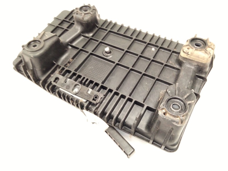 Recambio de soporte bateria para mercedes-benz clase e (w213) e 220 d (213.004) referencia OEM IAM A2136200018  