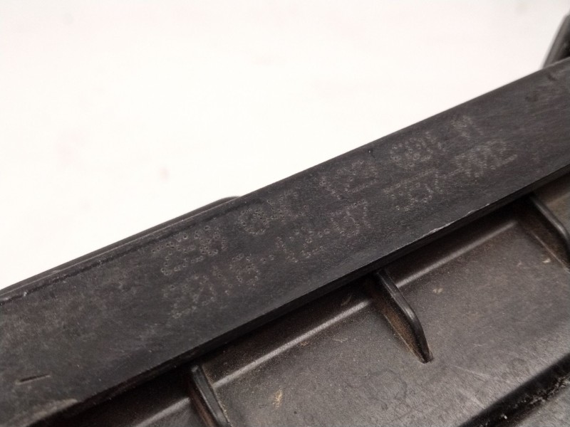 Recambio de caja filtro de aire para volkswagen golf vii (5g1, bq1, be1, be2) 1.0 tsi referencia OEM IAM 04C123  