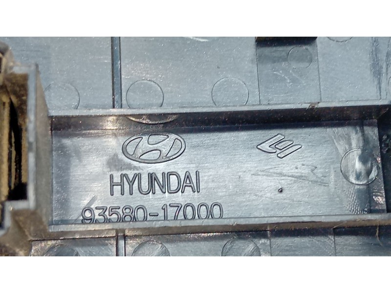 Recambio de mando elevalunas delantero derecho para hyundai matrix (fc) 1.5 crdi referencia OEM IAM 9358017000  