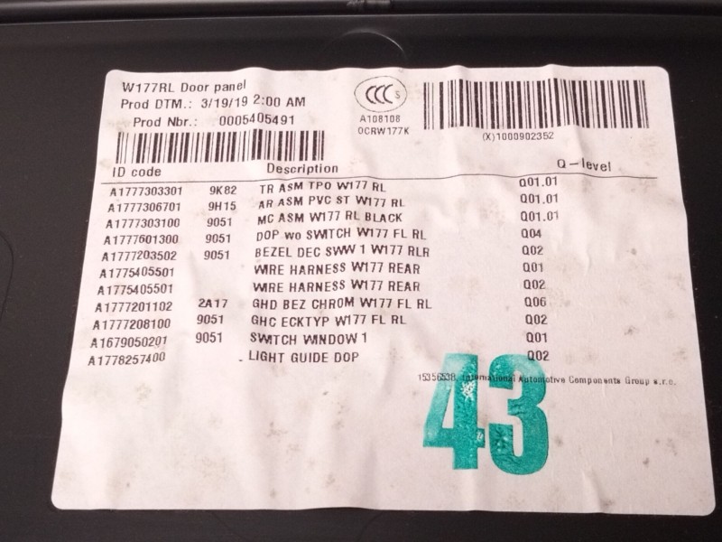 Recambio de guarnecido puerta trasera izquierda para mercedes-benz clase a (w177) a 180 d (177.003) referencia OEM IAM A17773035