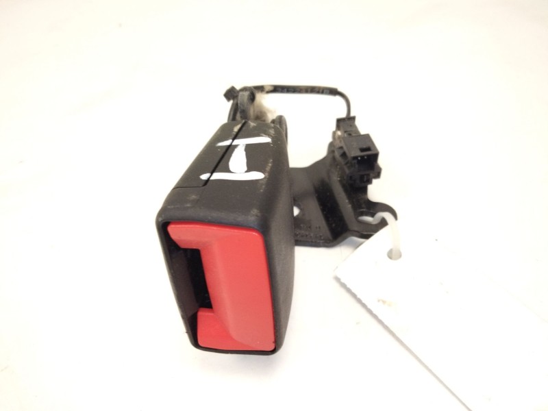 Recambio de enganche cinturon trasero izquierdo para mercedes-benz clase a (w177) a 180 d (177.003) referencia OEM IAM A17786021