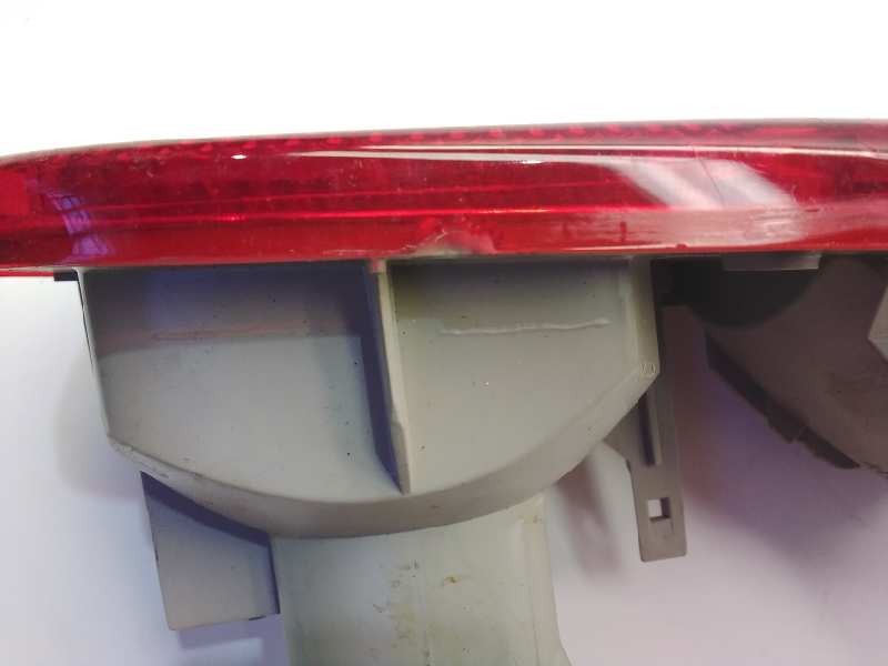 Recambio de piloto trasero derecho paragolpes para nissan terrano/terrano.ii (r20) referencia OEM IAM 26550OF400 INGLES DEFECTUO