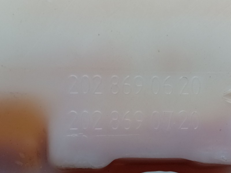 Recambio de deposito limpia para mercedes-benz clase c (w202) c 180 (202.018) referencia OEM IAM 2028690620  