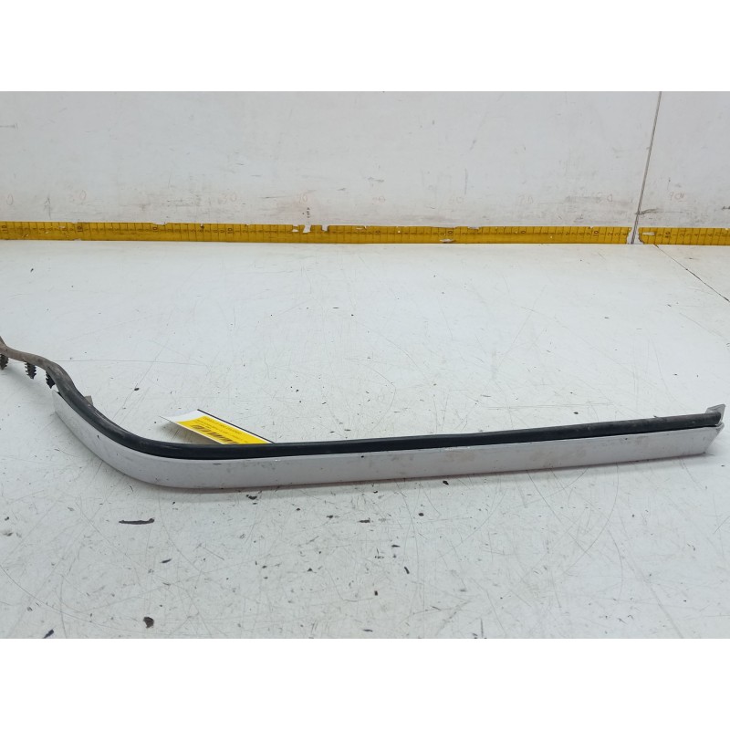 Recambio de cerquillo faro izquierdo para mercedes-benz clase c (w202) c 180 (202.018) referencia OEM IAM 2028260577  