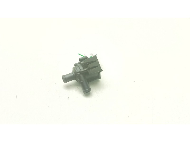 Recambio de bomba agua electrica para audi a4 b8 (8k2) 2.0 tdi referencia OEM IAM 06H121601M  