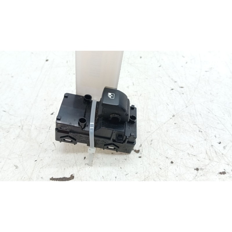 Recambio de mando elevalunas delantero derecho para kia proceed combi van (cd) 1.4 t-gdi referencia OEM IAM 93575J7000  