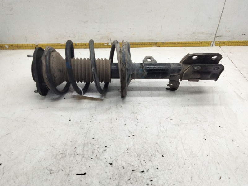 Recambio de mangueta delantera izquierda para toyota avensis (_t25_) 2.2 d-4d (adt251_) referencia OEM IAM   