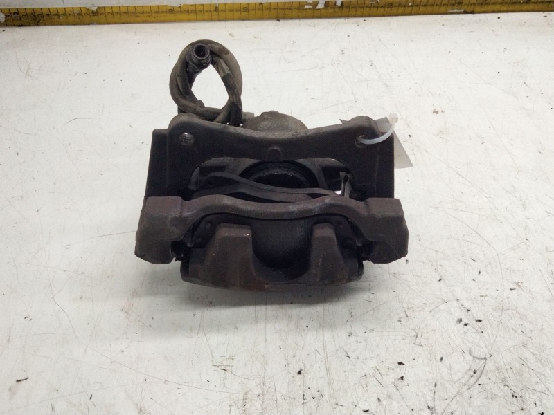 Recambio de pinza freno delantera izquierda para toyota avensis (_t25_) 2.2 d-4d (adt251_) referencia OEM IAM 2723382  